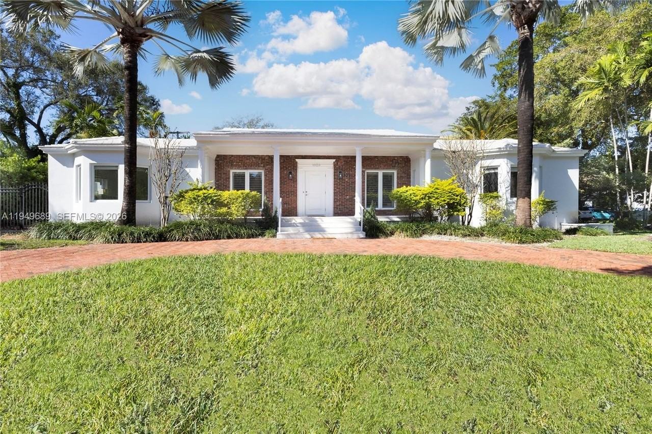 4404 Alhambra Cir - Photo 2 of 32