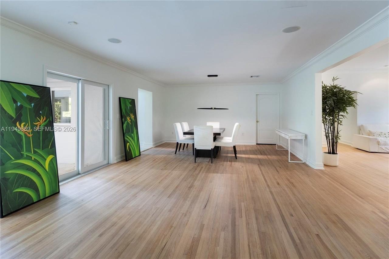 4404 Alhambra Cir - Photo 5 of 32