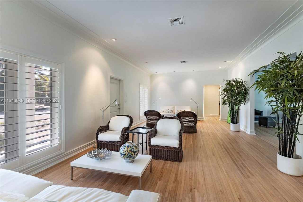 4404 Alhambra Cir - Photo 6 of 32