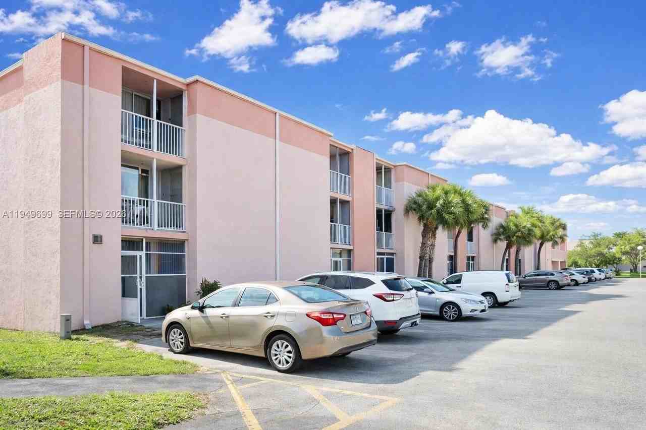 19805 Sw 114th Ave #315 - Photo 2 of 9