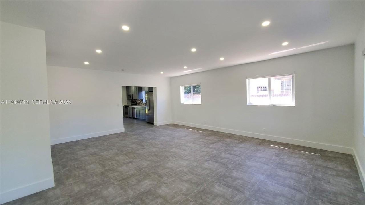 238 Nw 45th St #0 - Photo 5 of 35