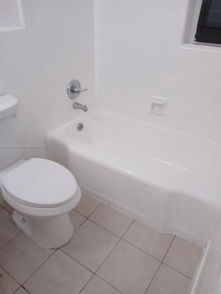 505 Ne 82nd St #9 - Photo 4 of 9