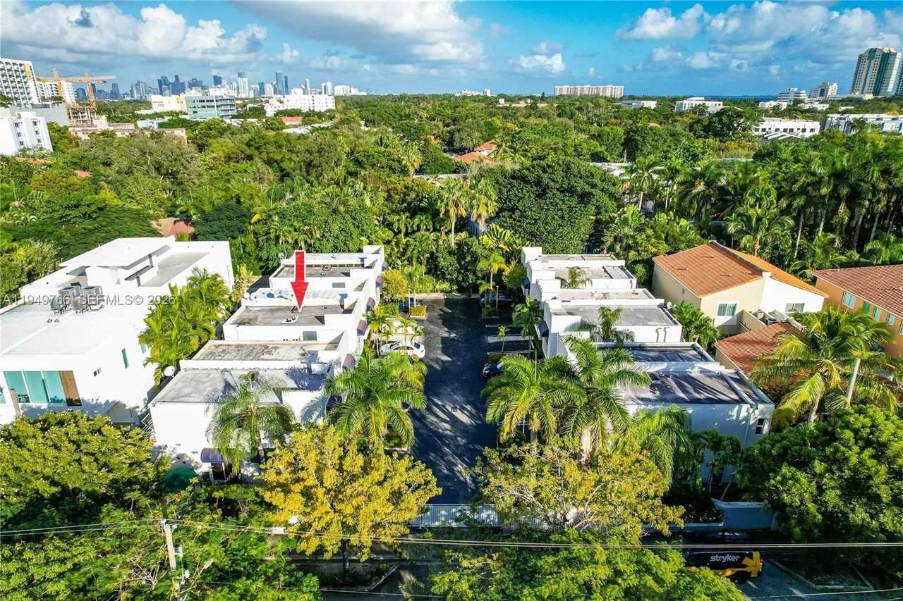 2945 Bridgeport Ave #I - Photo 3 of 39