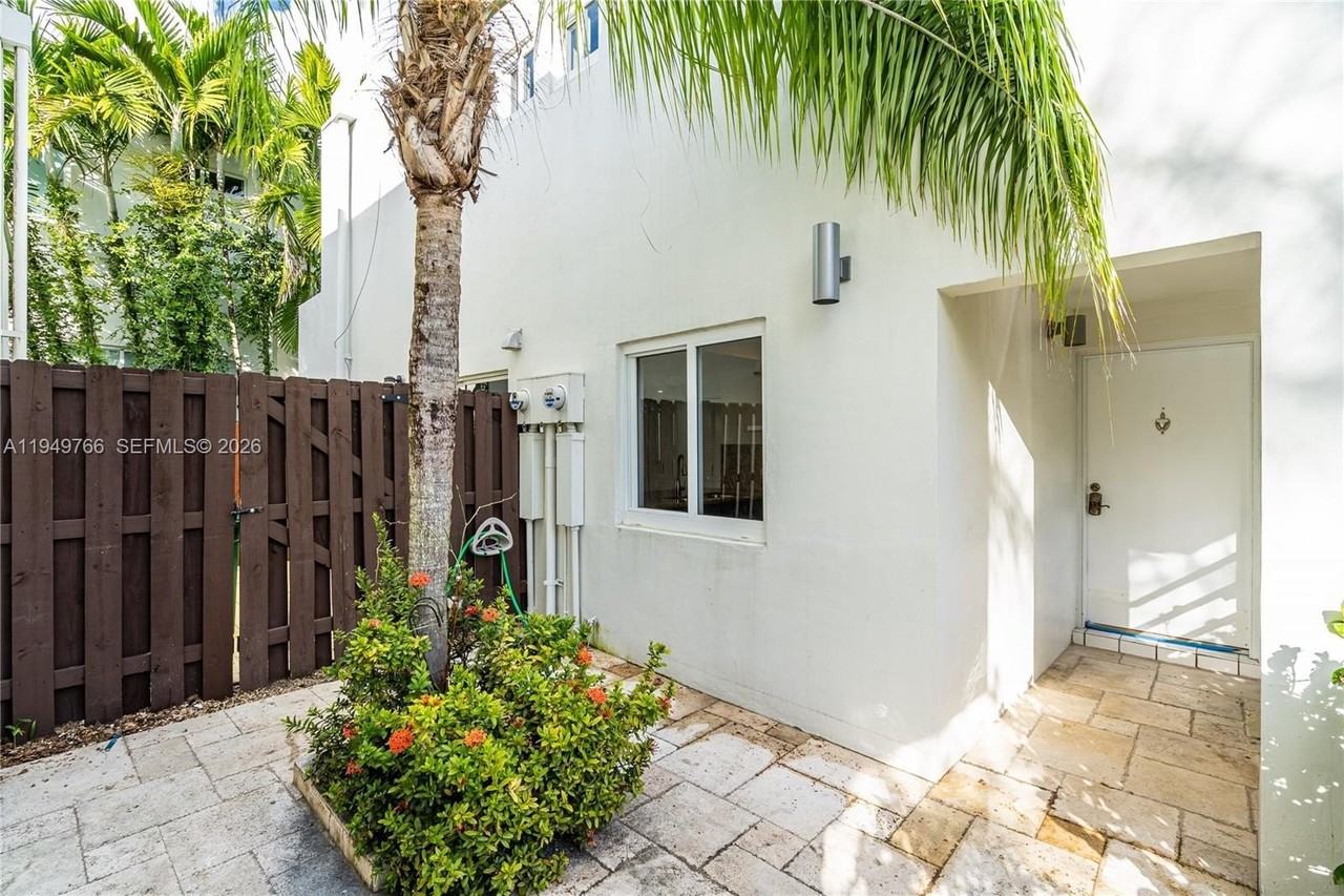 2945 Bridgeport Ave #I - Photo 7 of 39