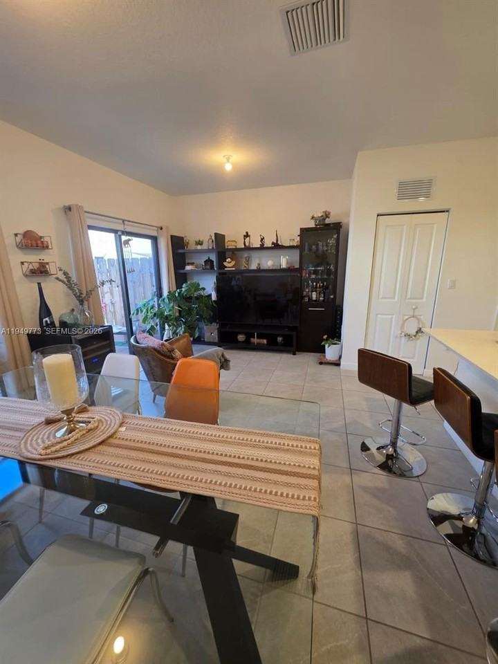 23337 Sw 128th Ave - Photo 4 of 24