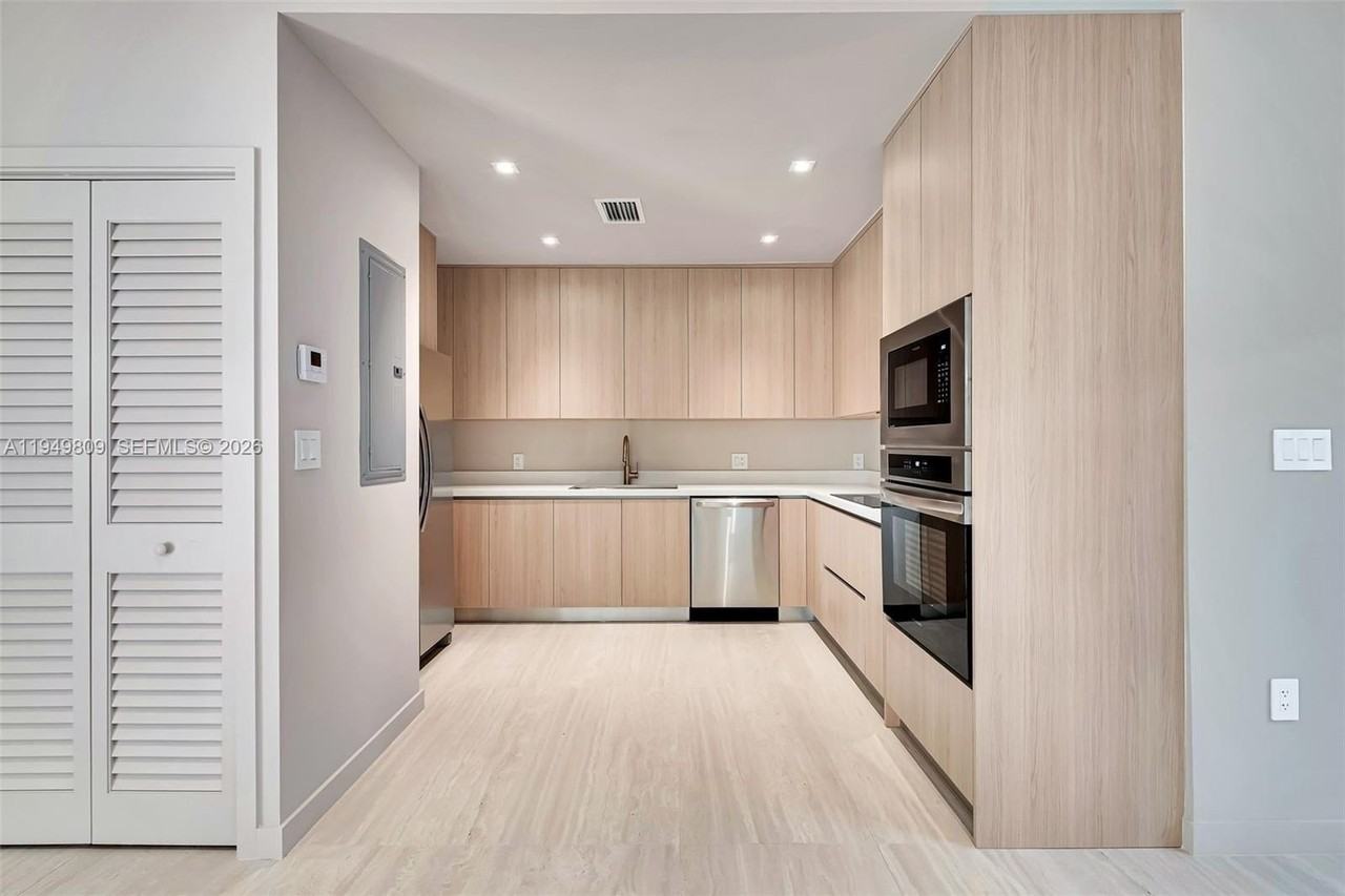 2625 Sw 32nd Ct #2625 - Photo 7 of 23