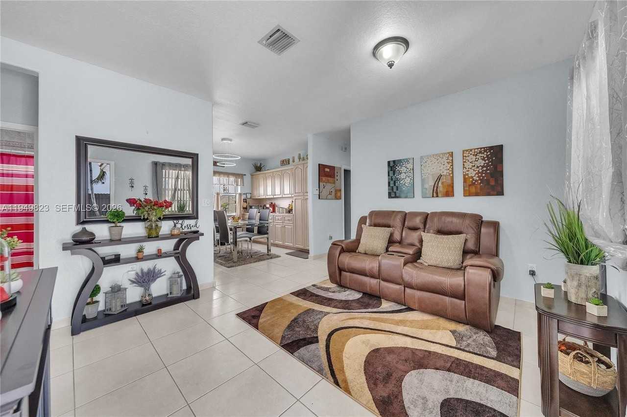 7567 N Augusta Dr - Photo 2 of 15