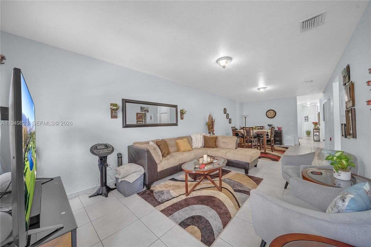 7567 N Augusta Dr - Photo 3 of 15