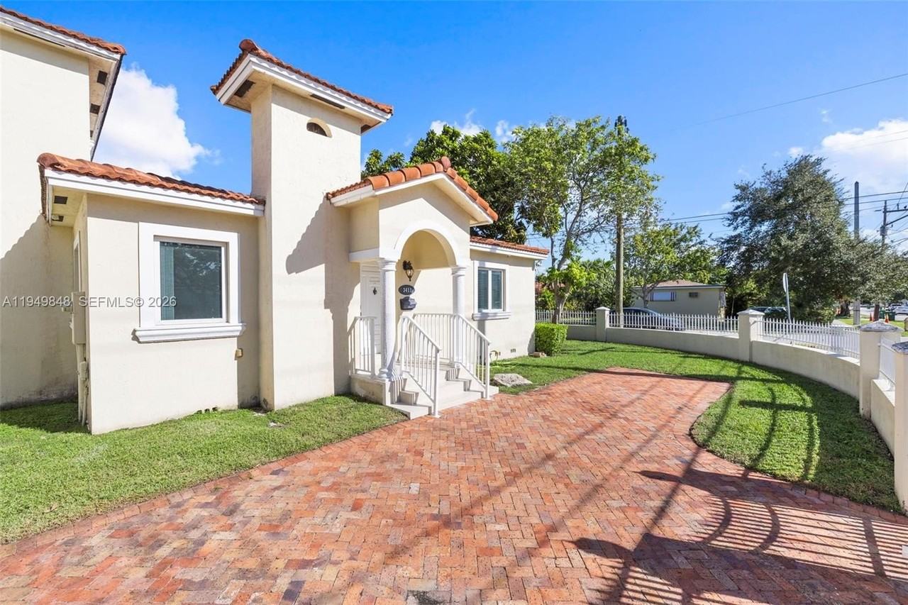 3411 Sw 27th St #3411 - Photo 2 of 20