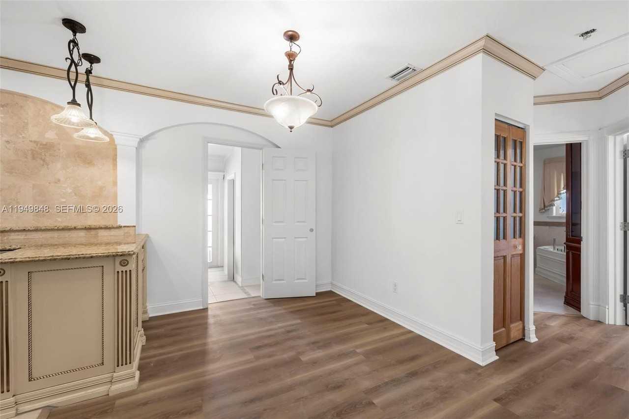 3411 Sw 27th St #3411 - Photo 4 of 20