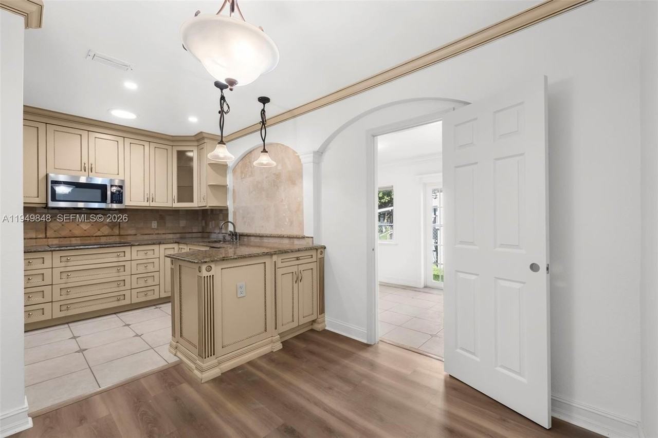 3411 Sw 27th St #3411 - Photo 5 of 20