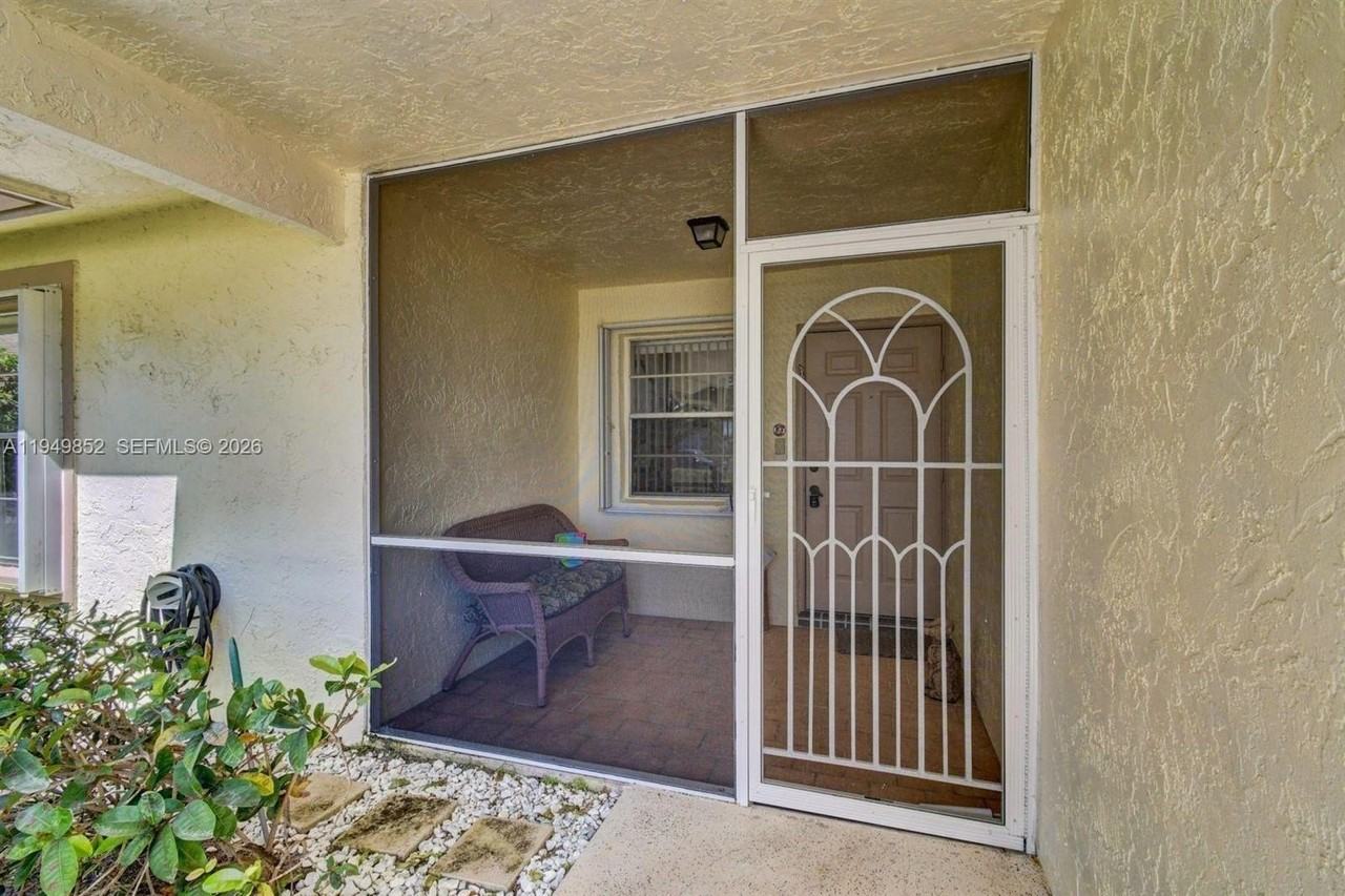 3212 Anthony Cir S #3212 - Photo 4 of 17