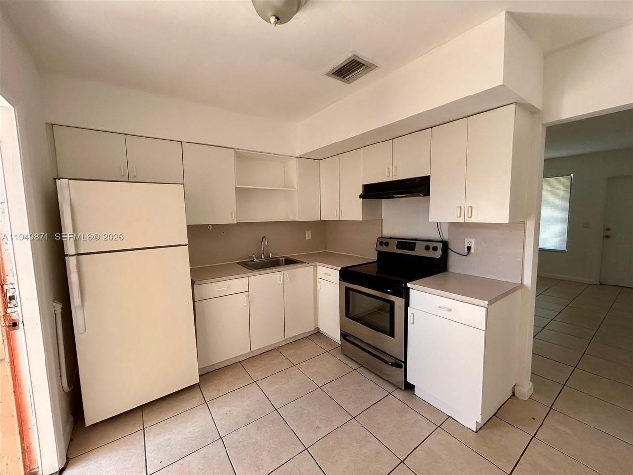 227 Sw 9th St #1-2 - Photo 3 of 7