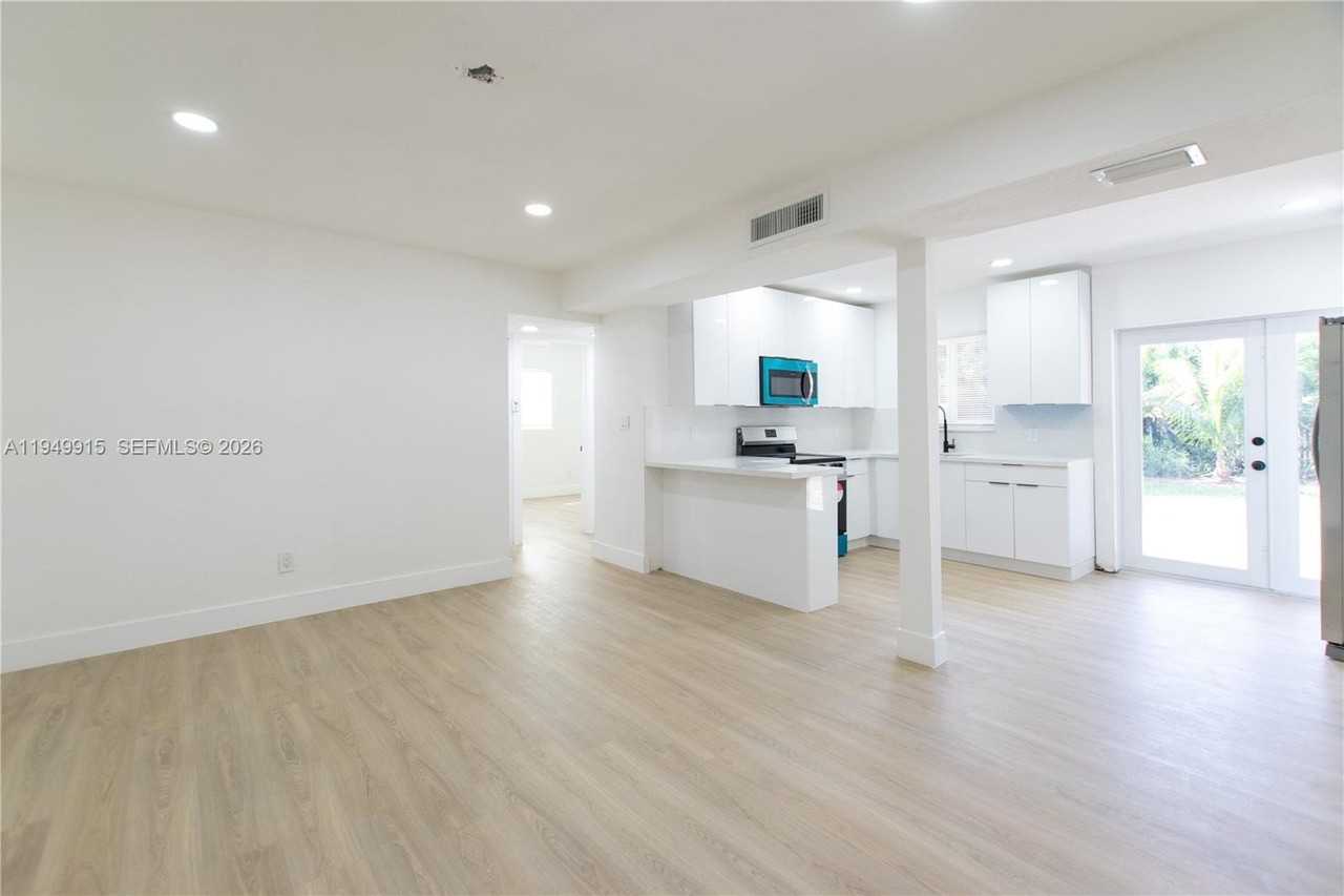 1167 Nw 9th Ave #0 - Photo 4 of 20