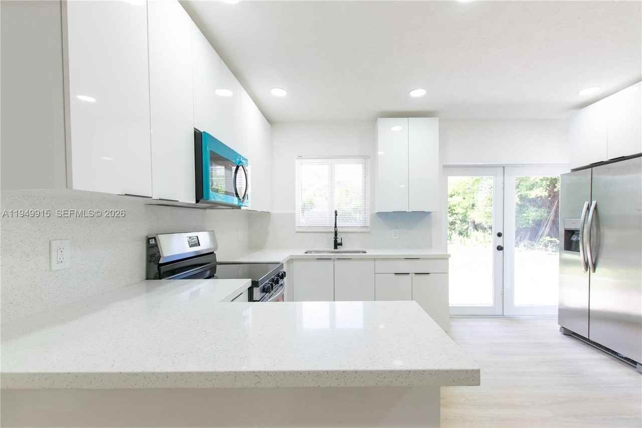 1167 Nw 9th Ave #0 - Photo 5 of 20