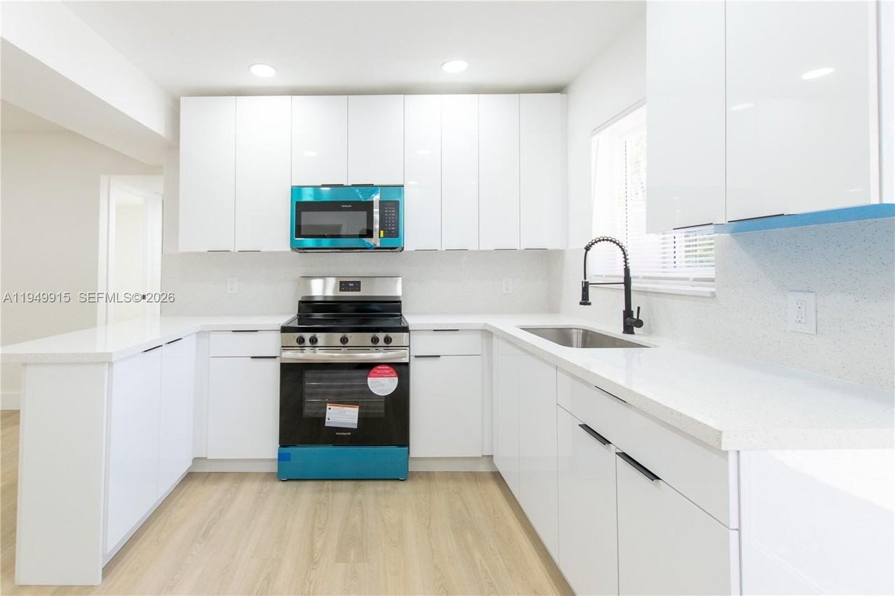 1167 Nw 9th Ave #0 - Photo 7 of 20