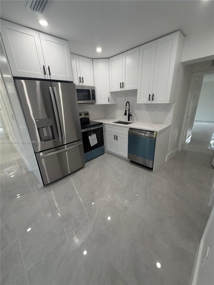 15920 Nw 17th Ct - Photo 3 of 19