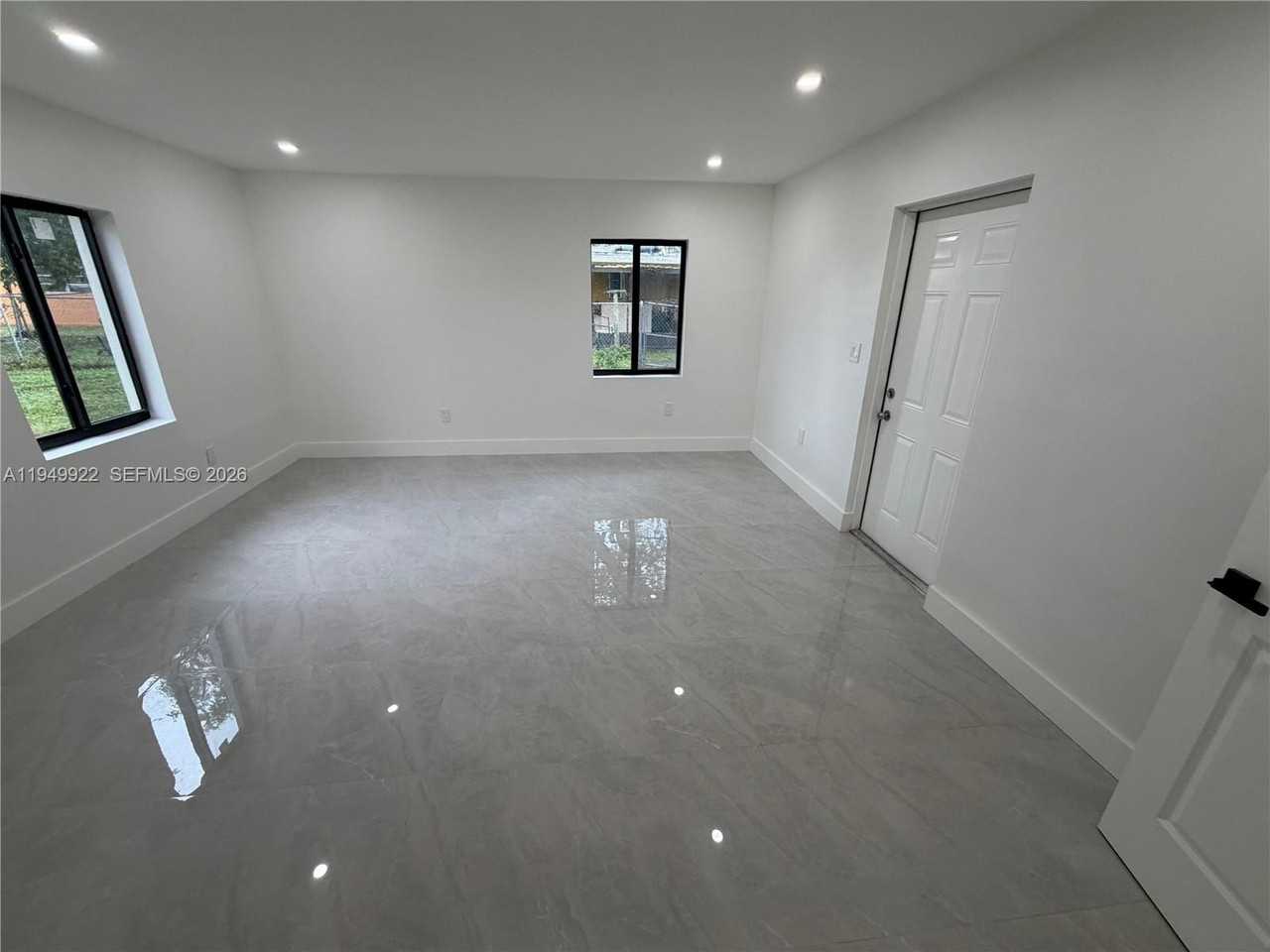 15920 Nw 17th Ct - Photo 6 of 19