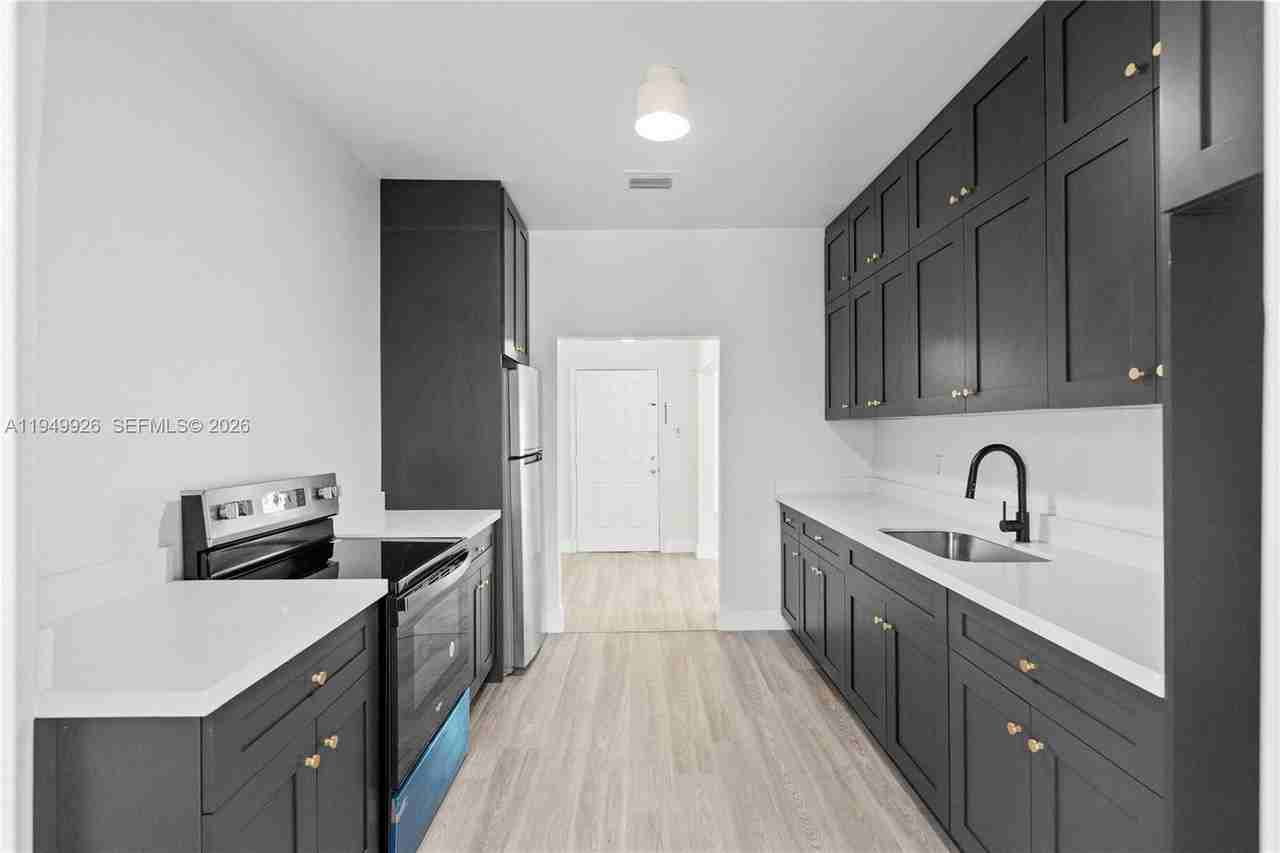 113 Nw 57th St #1 - Photo 2 of 27