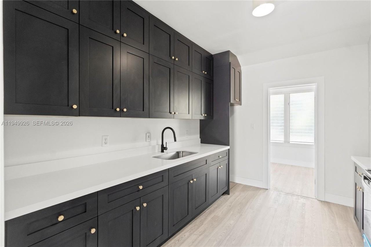 113 Nw 57th St #1 - Photo 3 of 27