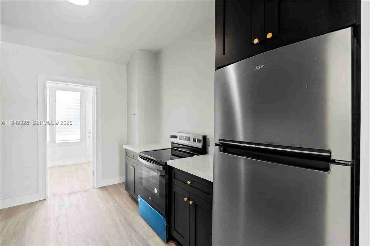 113 Nw 57th St #1 - Photo 4 of 27