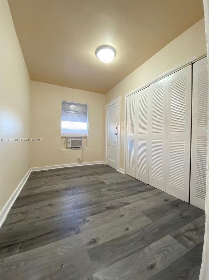 1011 Sw 5th St #2 - Photo 7 of 11