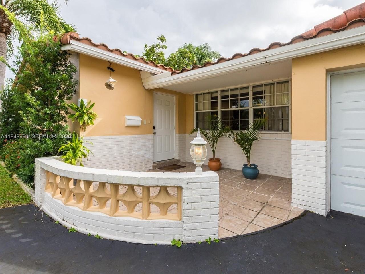 5524 Garfield St - Photo 4 of 50