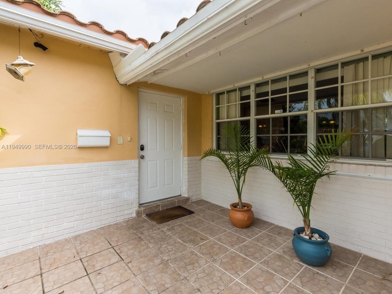 5524 Garfield St - Photo 5 of 50