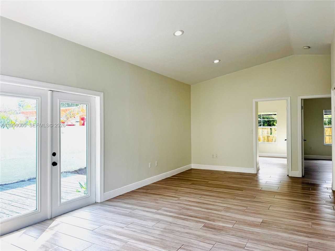 1012 Ne 17th Ct #3 - Photo 3 of 14