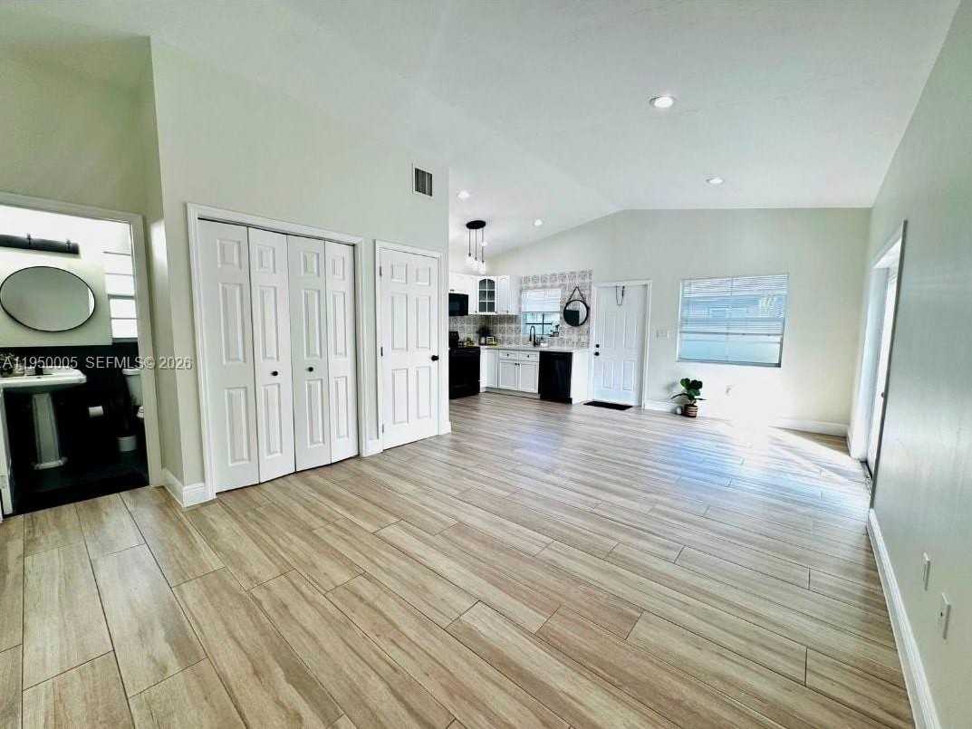 1012 Ne 17th Ct #3 - Photo 4 of 14