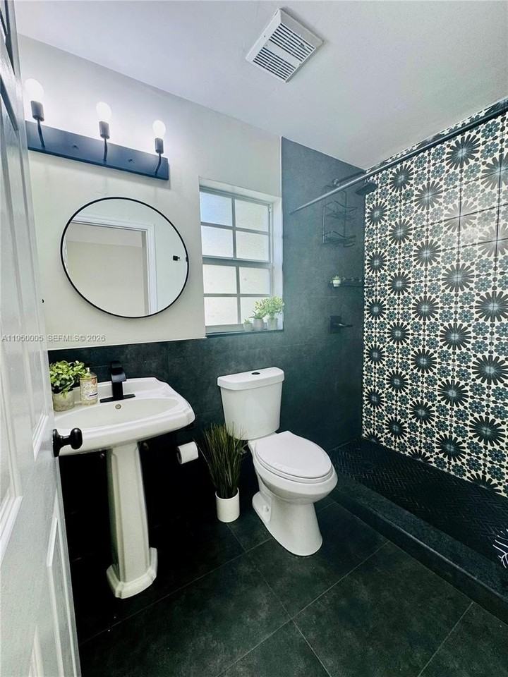 1012 Ne 17th Ct #3 - Photo 7 of 14