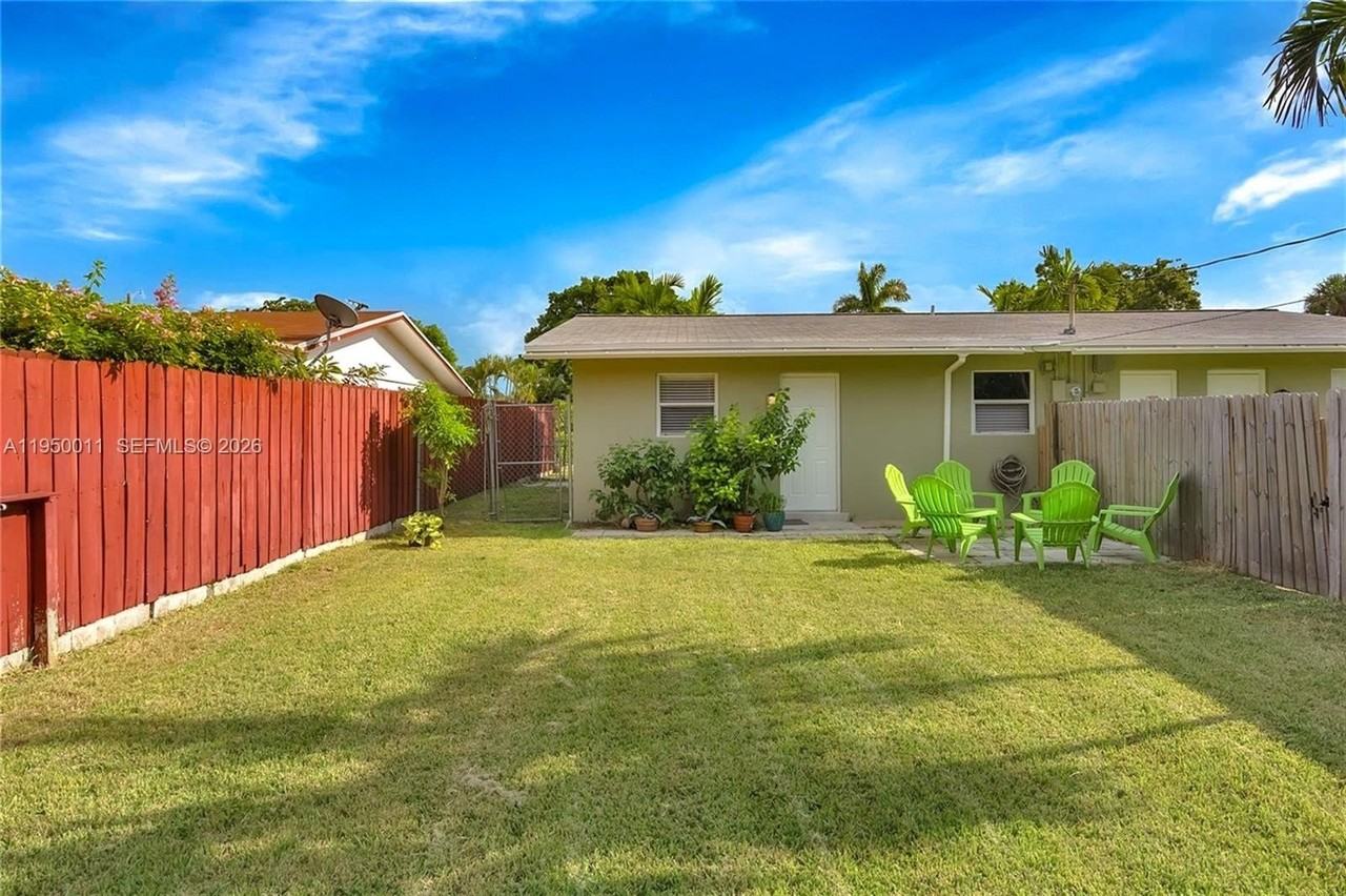 1015 Sw 30th St #1015 - Photo 3 of 15