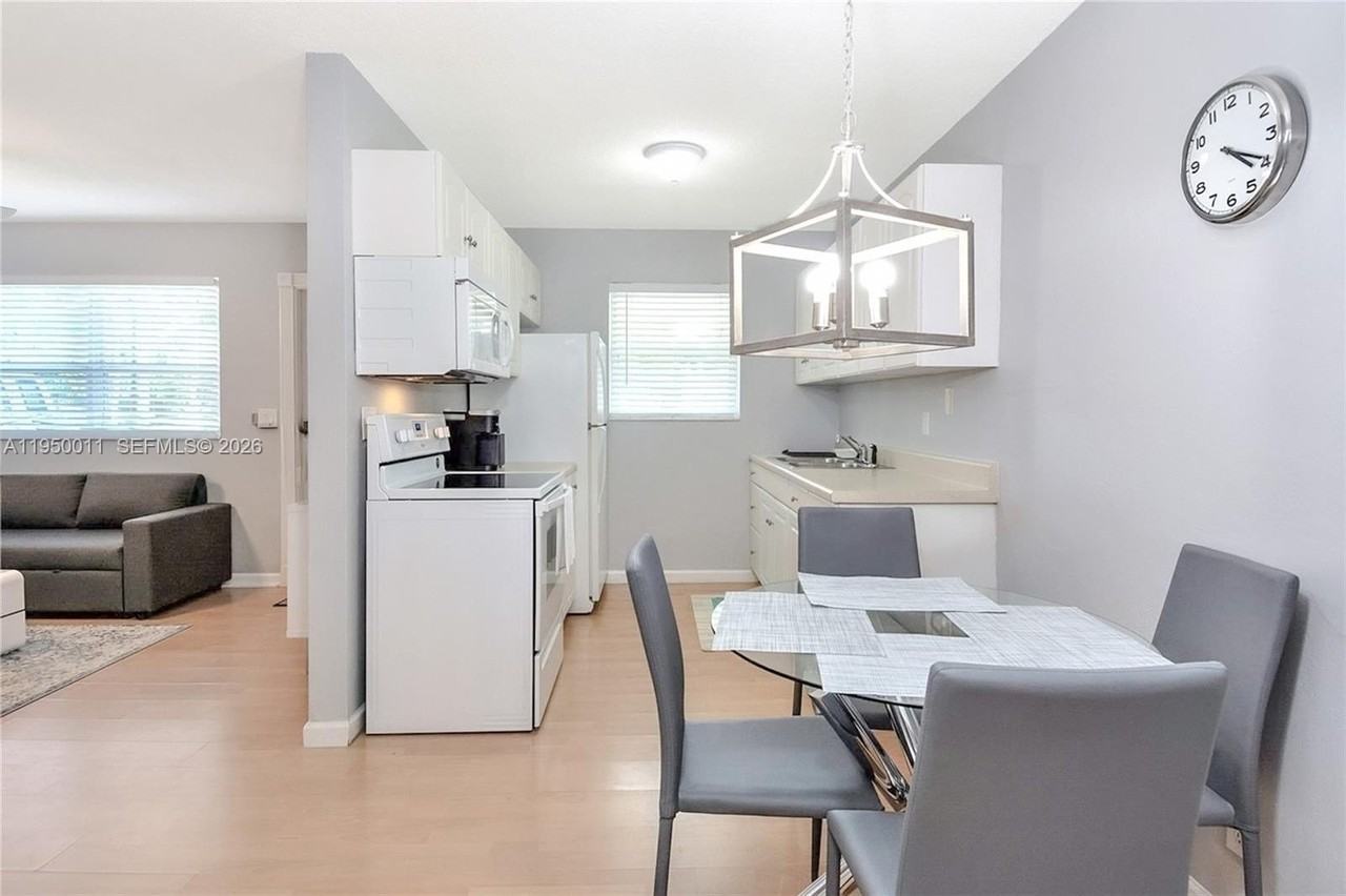 1015 Sw 30th St #1015 - Photo 6 of 15