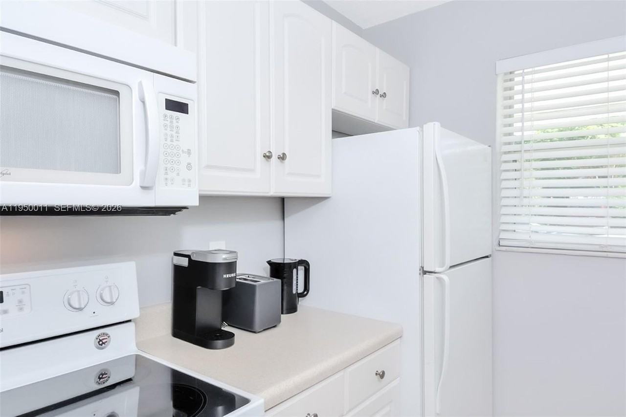 1015 Sw 30th St #1015 - Photo 7 of 15