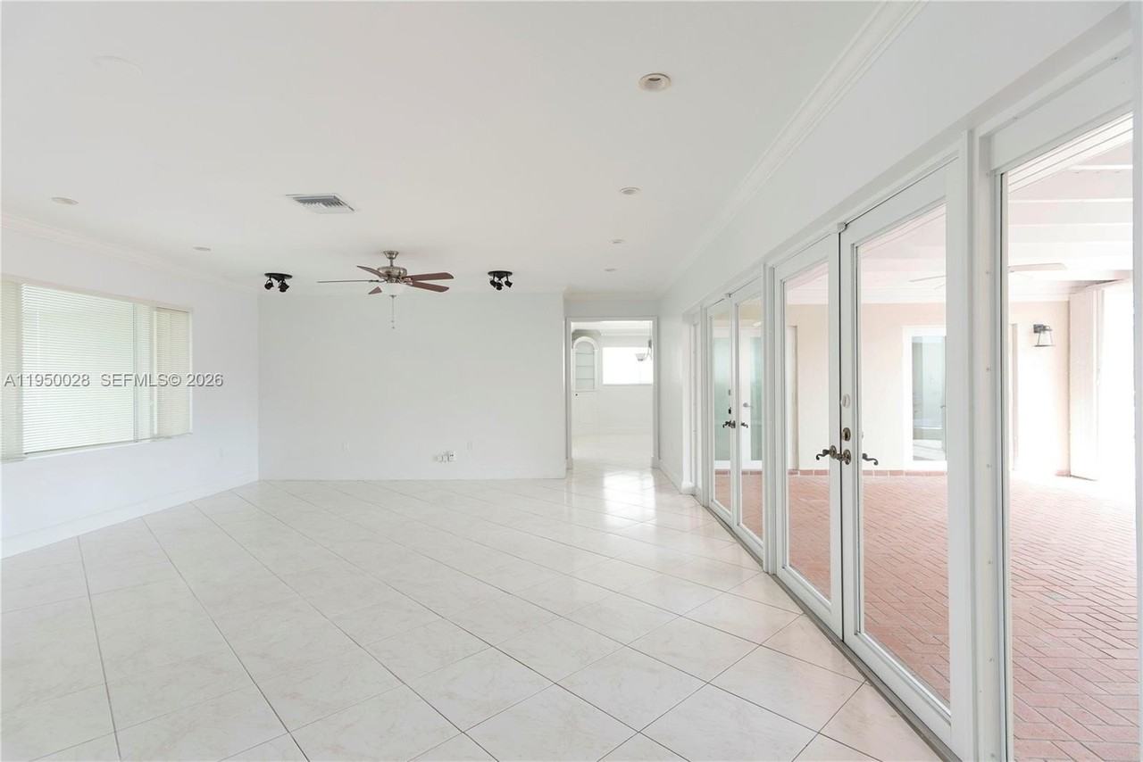 13005 Zambrana St - Photo 3 of 12