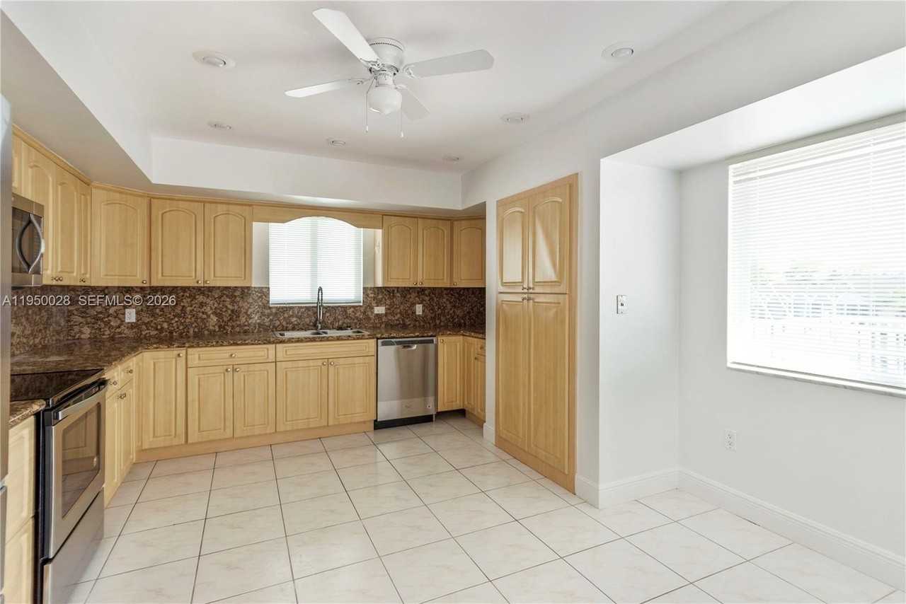 13005 Zambrana St - Photo 4 of 12