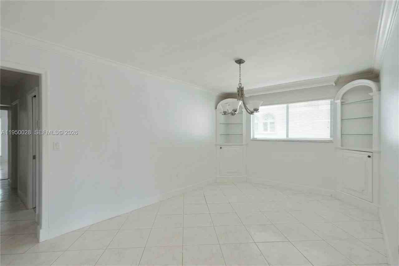 13005 Zambrana St - Photo 6 of 12