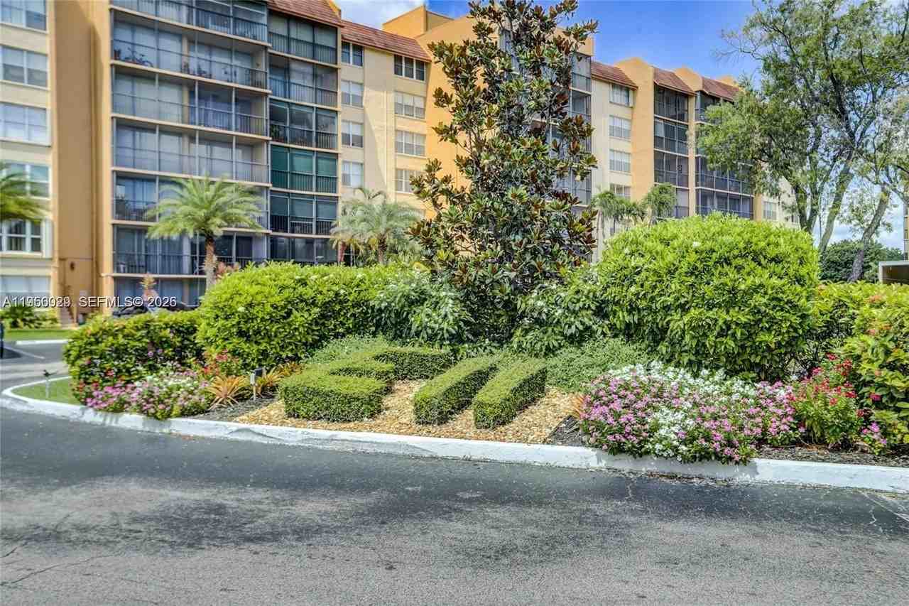 3821 Environ Blvd #406