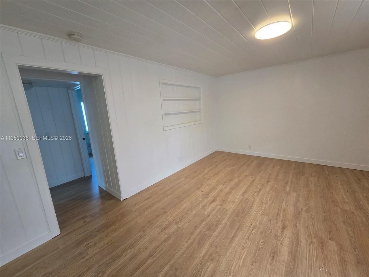 4000 Greenwood Ave #1 - Photo 4 of 6