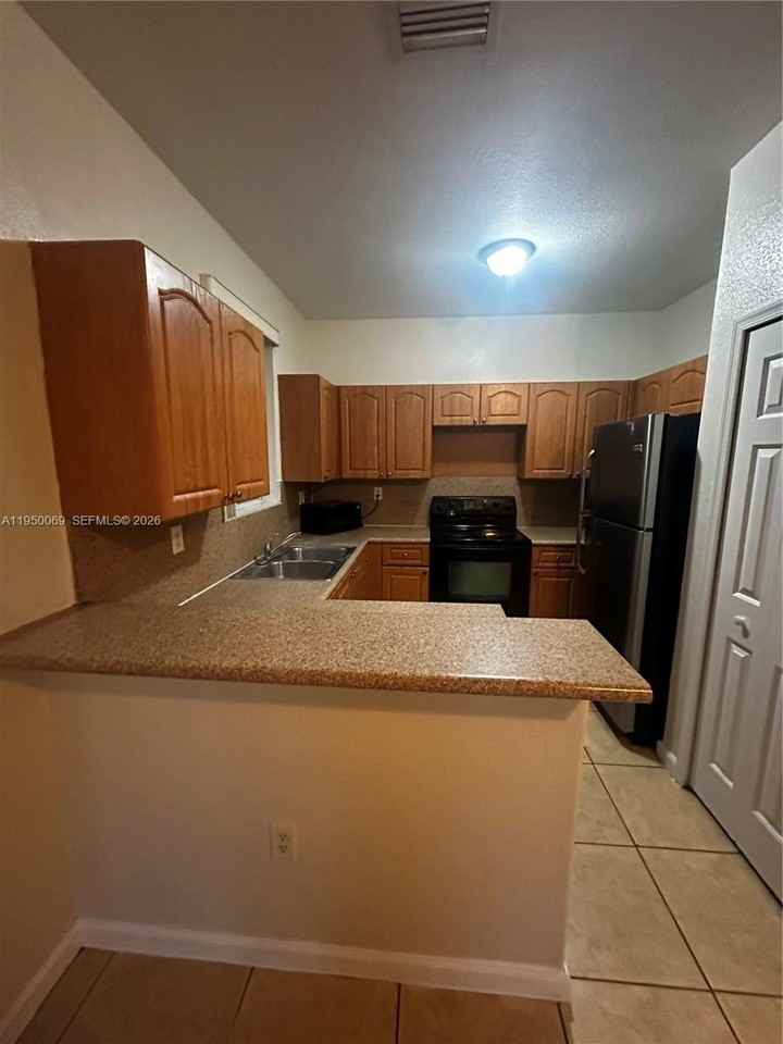 2818 Se 15th Rd #28 - Photo 5 of 44