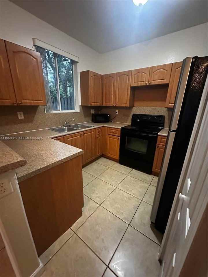 2818 Se 15th Rd #28 - Photo 7 of 44