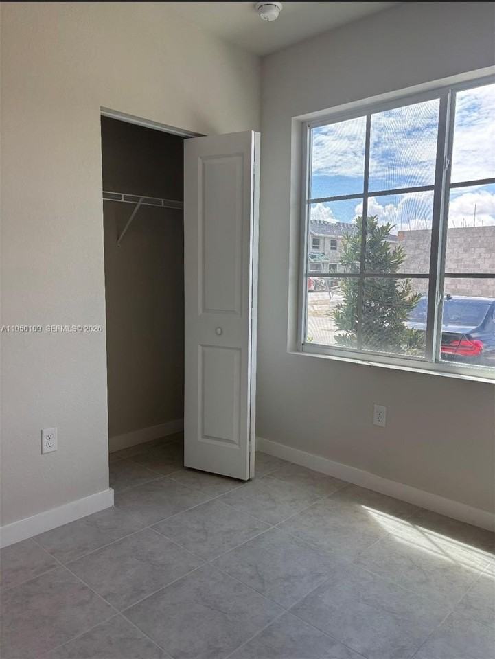 1022 Nw 6th Ter #1022 - Photo 2 of 8