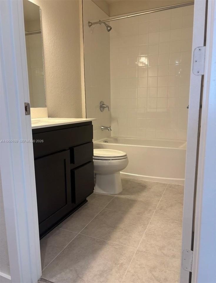 1022 Nw 6th Ter #1022 - Photo 3 of 8