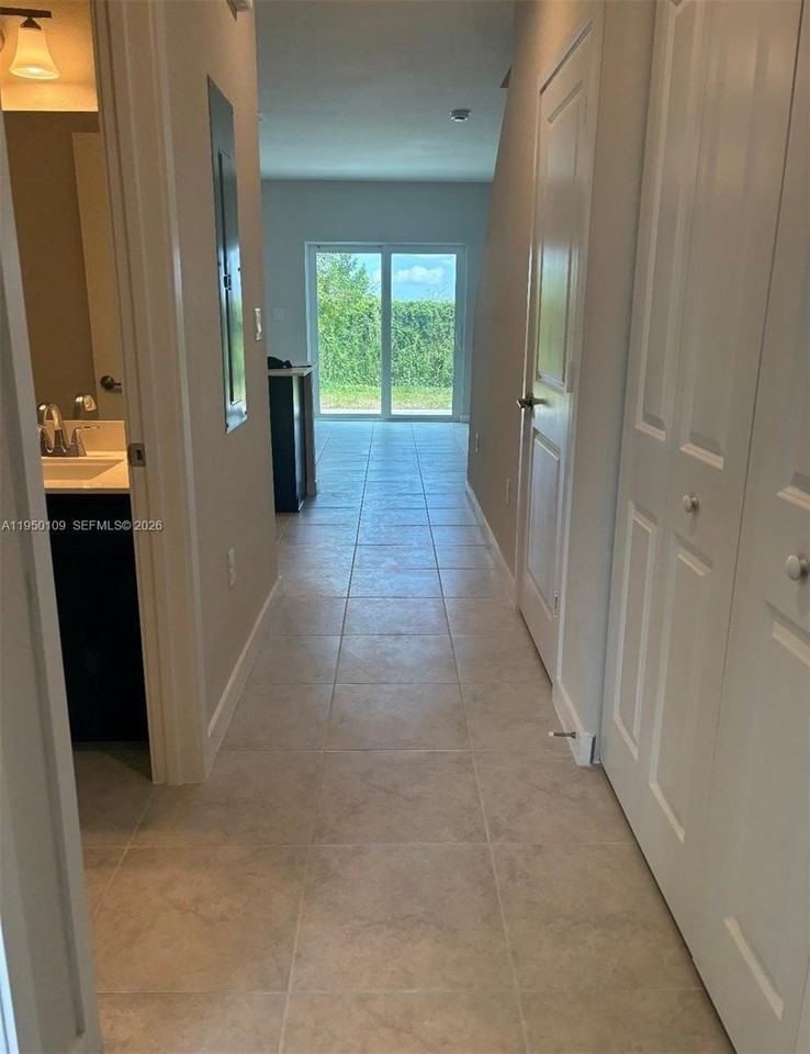 1022 Nw 6th Ter #1022 - Photo 5 of 8