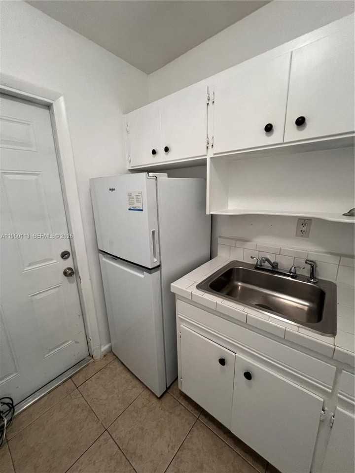 1946 Ne 167th St #3A - Photo 6 of 9