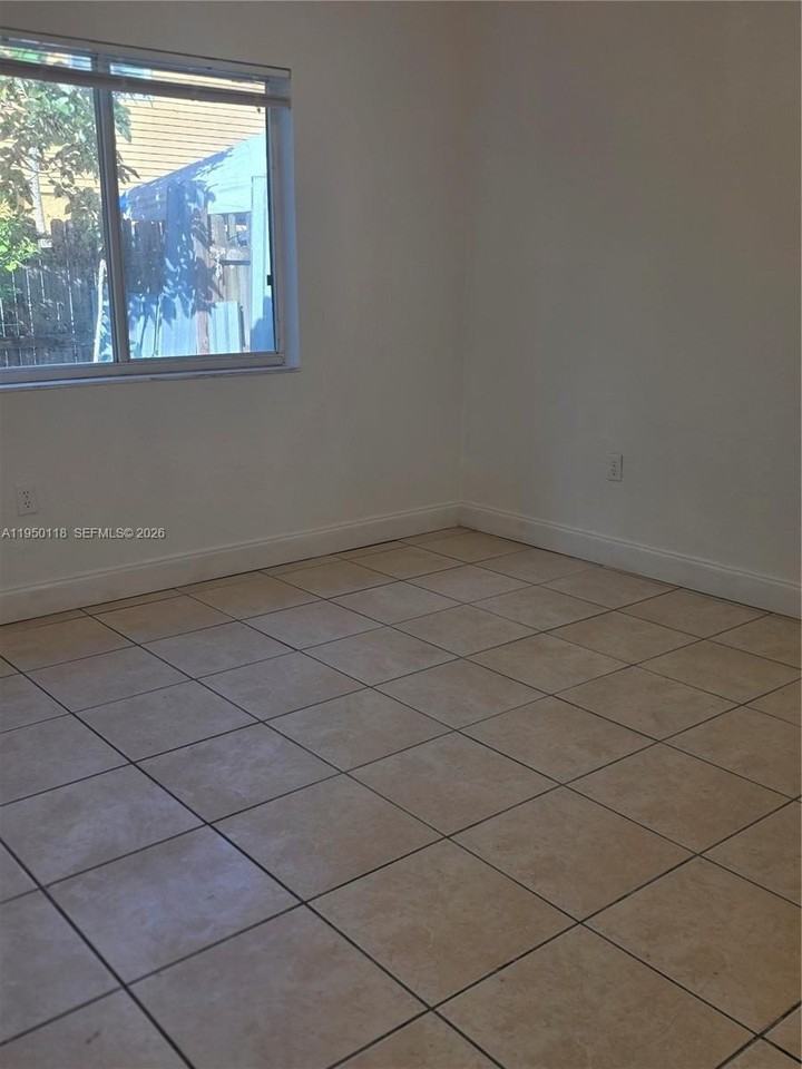 124 Ne 13th Ave #21 - Photo 7 of 12