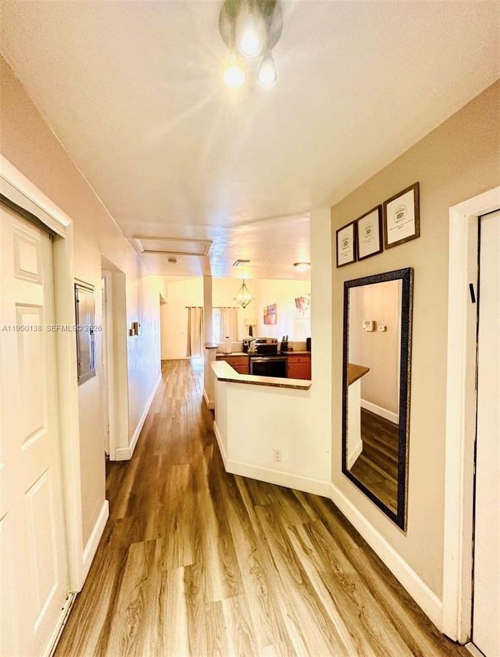 2433 Sw 58th Mnr - Photo 4 of 29