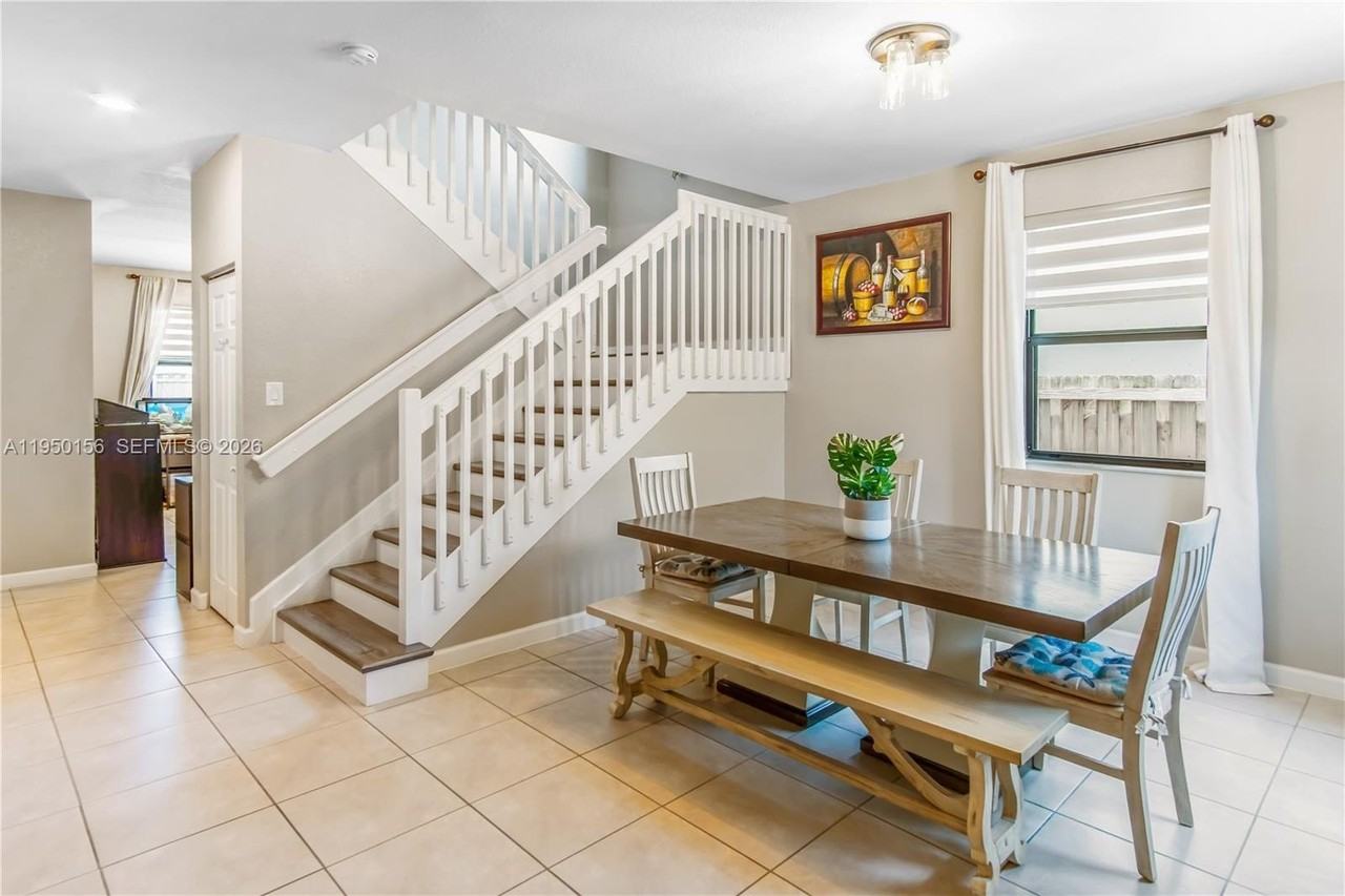 724 Se 37th Ave #724 - Photo 2 of 16