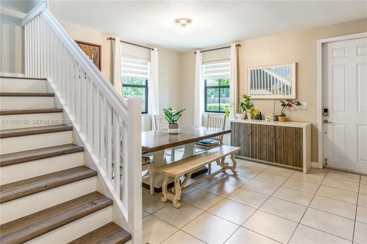 724 Se 37th Ave #724 - Photo 3 of 16