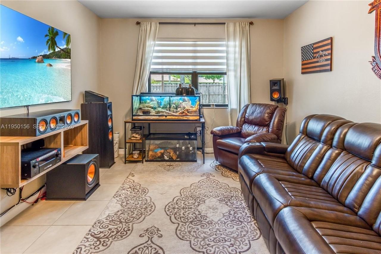 724 Se 37th Ave #724 - Photo 5 of 16